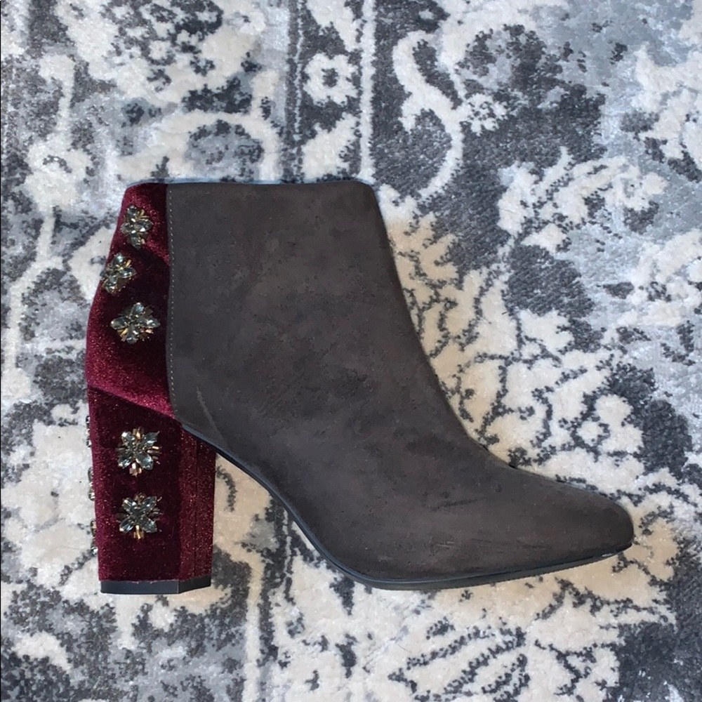 Farylrobin Jeweled Teigan Booties